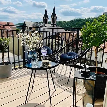 Romantic Terrace In Karlin アパート